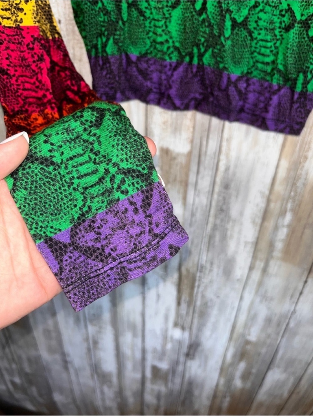 Alice + Olivia Delaina Rainbow Snake Print Cropped Mesh Top XS - Picture 4 of 6